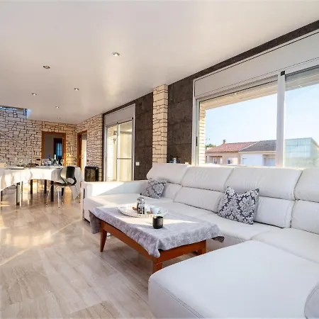 ヴィラ Luxury Rock Tirri By Interhome